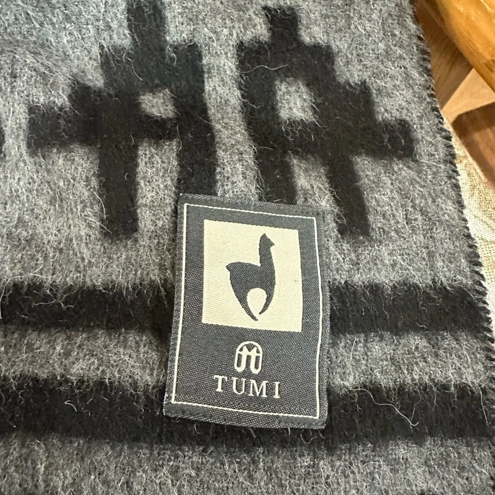 TUMI Royal Alpaca Merino Wool Throw Blanket Peruvian Design